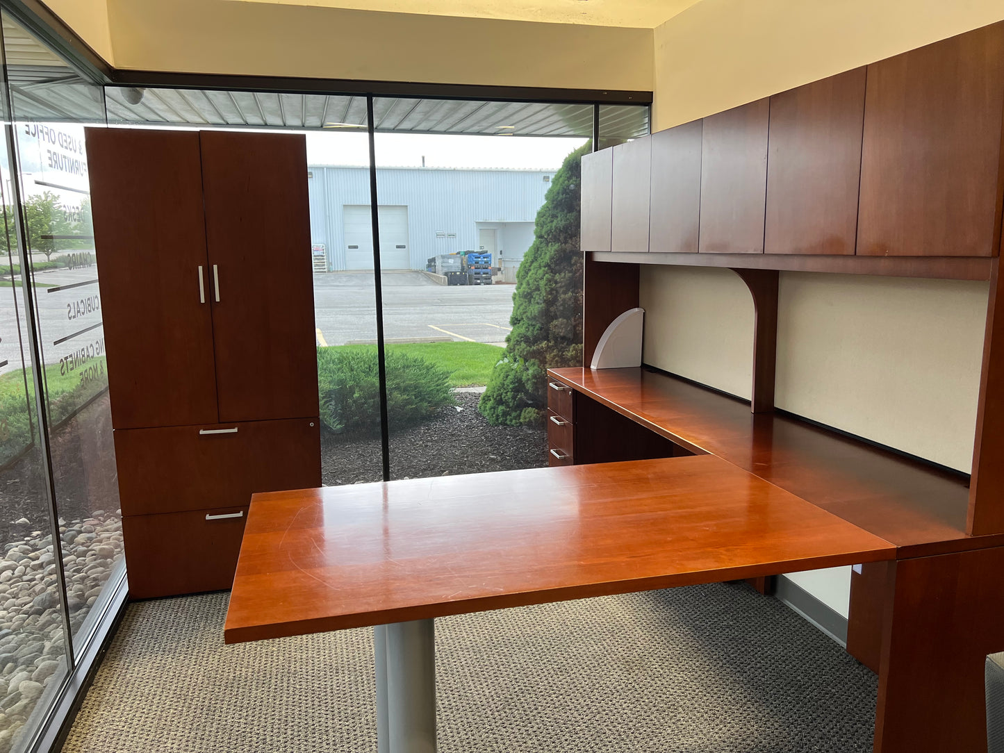 Desk: Large L shaped with Hutch