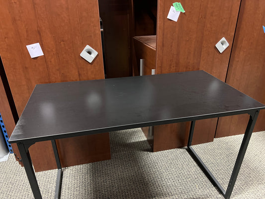 Table: black metal 4 foot table