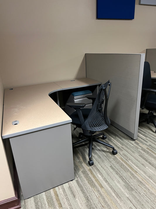 Desks: Cubicles
