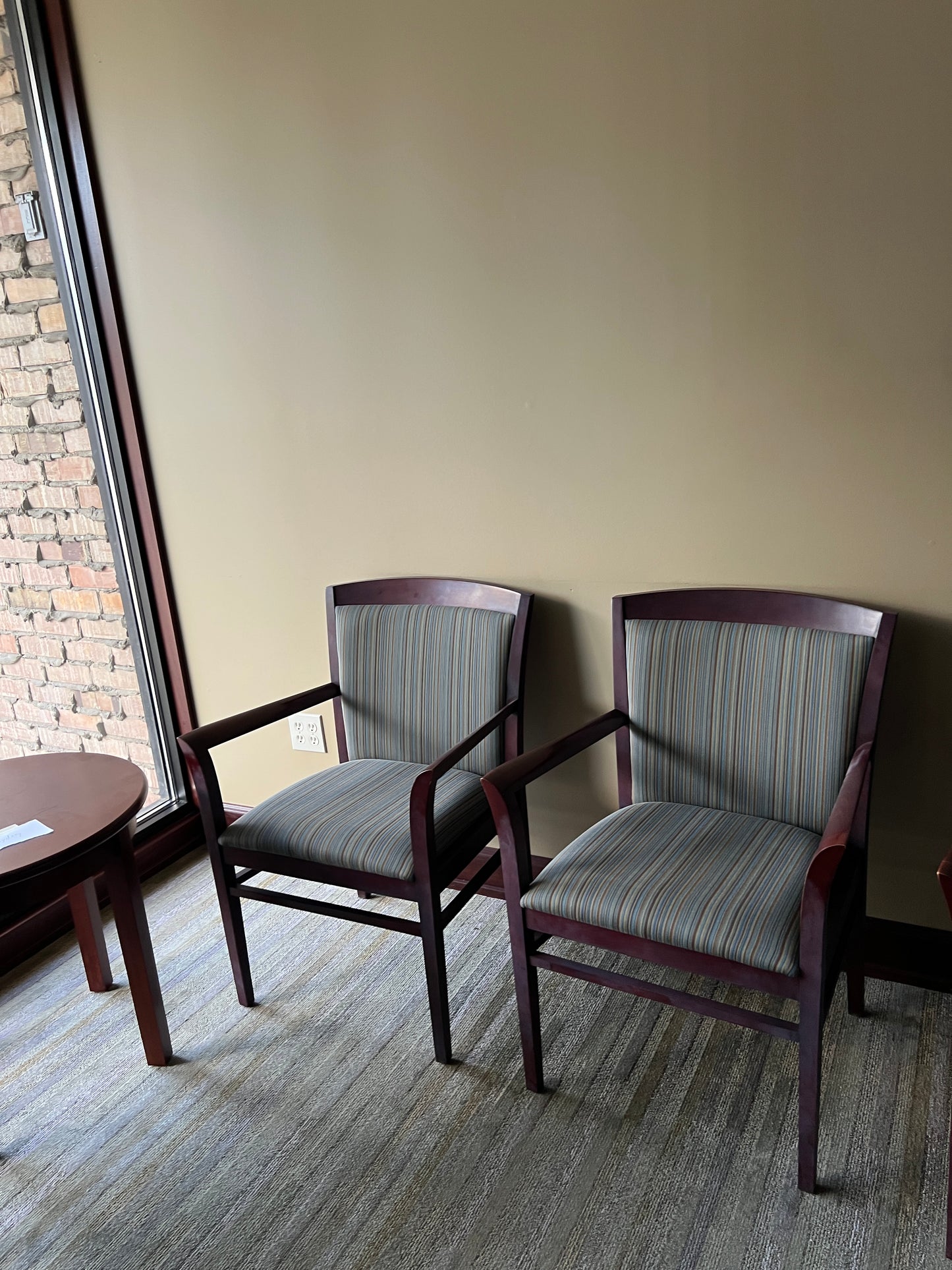 Chairs:Stationary side chairs