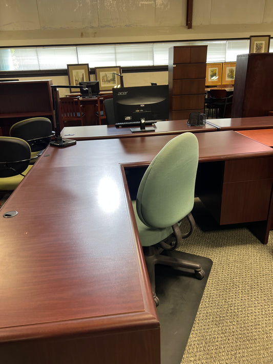 Desks: L shaped pedestal desk