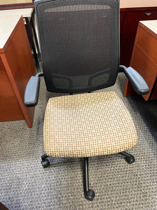 Chairs: Mesh back task chair