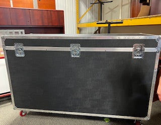 Miscellaneous: Anvil Road Case on wheels custom table insert included